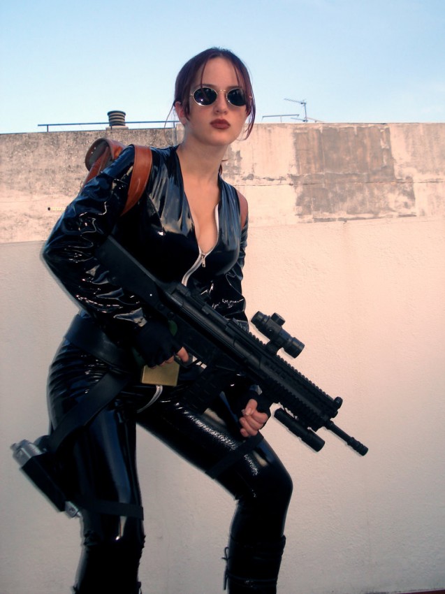 lara_croft_cosplay___commando_by_val_raiseth-d4ou82w